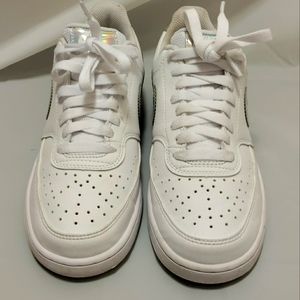 Women Nike Air Force ones size 7 color white and silver